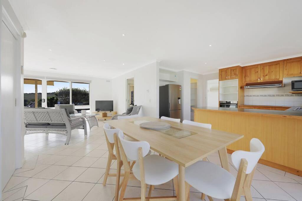 Logans - Beachhouse Warrnambool